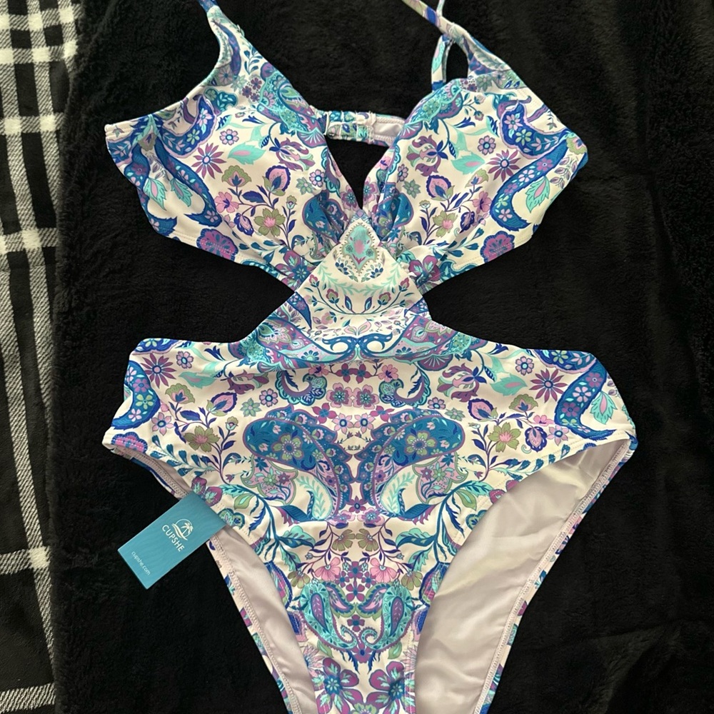 Cupshe Kaleidoscopic One Piece Swimsuit Blue Purple New with tags!